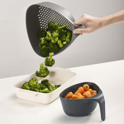 Grey Joseph Joseph Nest Colander use