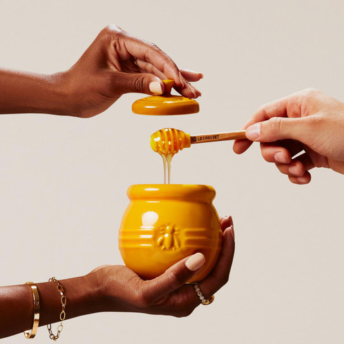 Le Creuset Stoneware Honey Pot With Dipper