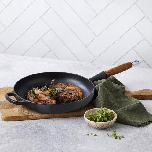  Le Creuset 28cm Cast Iron Frying Pan With Wooden Handle Satin Black