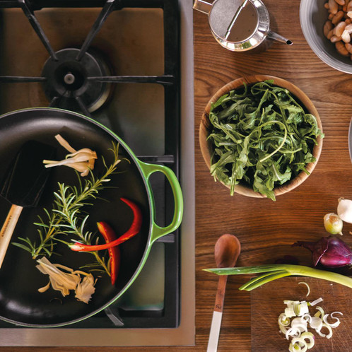  Le Creuset 28cm Cast Iron Frying Pan With Wooden Handle Bamboo Green
