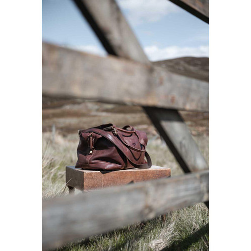 Conker Hoggs Of Fife Monarch Leather Carryon Holdall lifestyle4