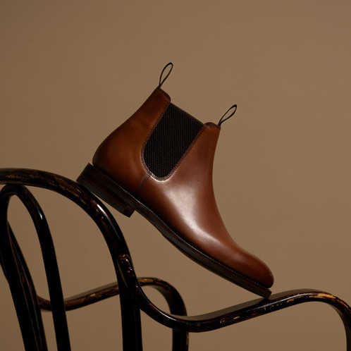 Cedar Calf Loake Mens Emsworth Chelsea Boots Lifestyle