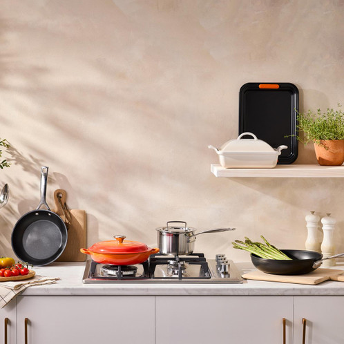 Le Creuset 22cm Cast Iron Shallow Casserole Dish