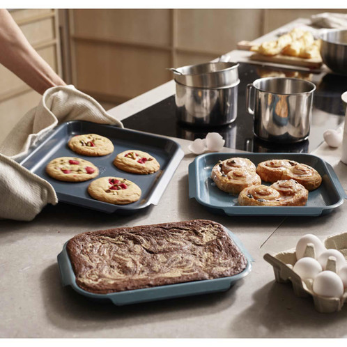 Joseph Joseph Nest Oven Set of 3 Shallow Oven Trays lifestyle1