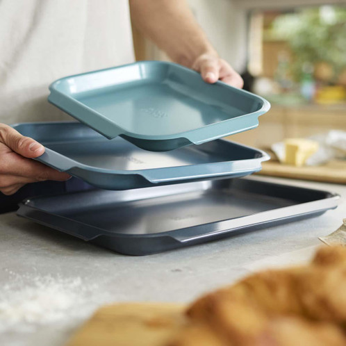 Joseph Joseph Nest Oven Set of 3 Shallow Oven Trays lifestyle3