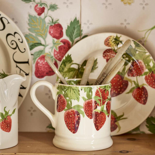Emma Bridgewater Strawberries Half Pint Mug LS