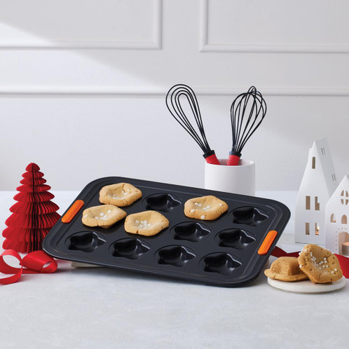 Le Creuset Bakeware 12 Cup Star Tray Christmas