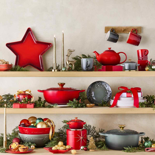 Le Creuset Stoneware Holly Coupe Plate 19cm Collection Lifestyle