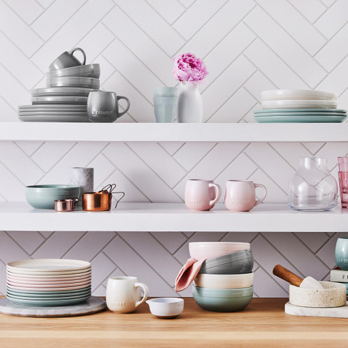 Le Creuset Coupe Pasta Bowl display