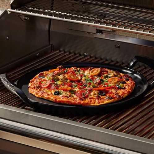 Le Creuset Cast Iron BBQ Round Pizza Pan pizza 2