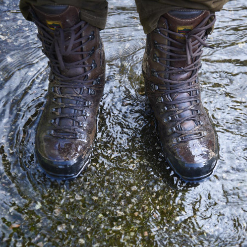 Meindl Mens Dovre Extreme GORE-TEX Boots in water