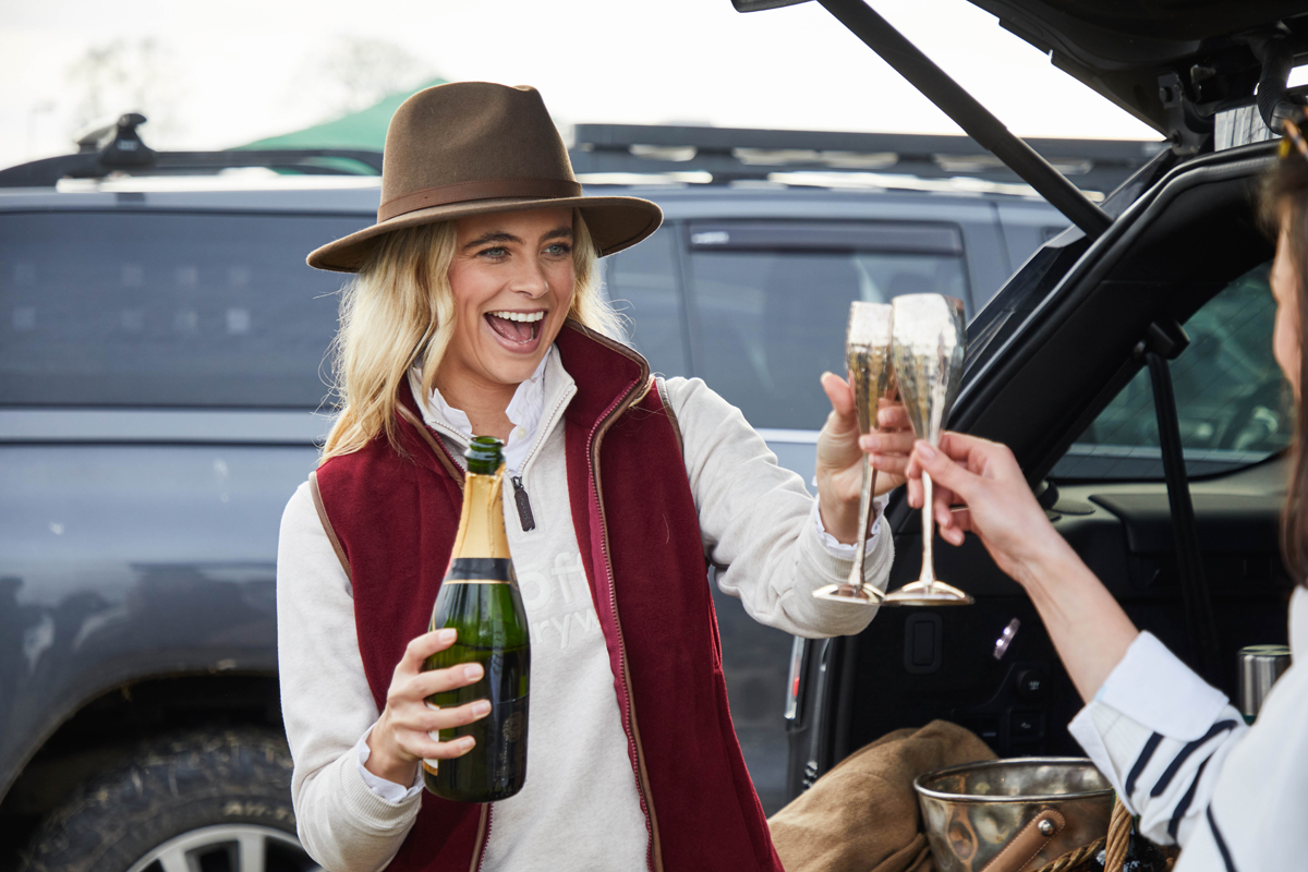 What Hats do People Wear to the Races?