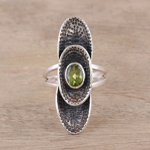 Sterling Silver Oval Faceted Green Peridot Cocktail Ring 'Oval Fantasy'