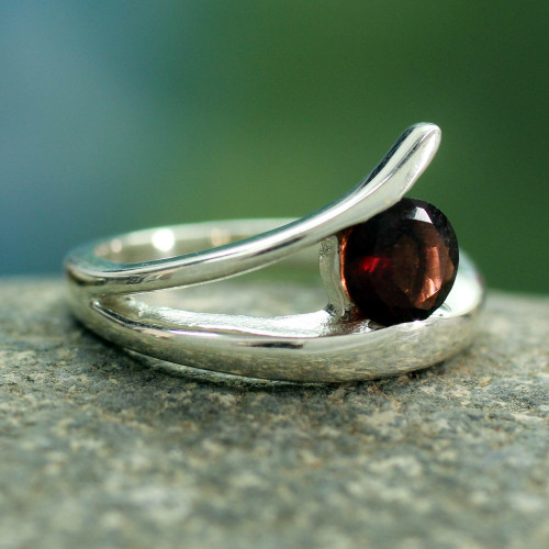 Handcrafted Modern Sterling Silver Solitaire Garnet Ring 'Dazzling Love'