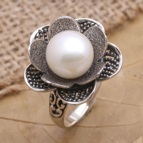 Cultured Pearl Floral Motif Cocktail Ring 'Glowing Glam'