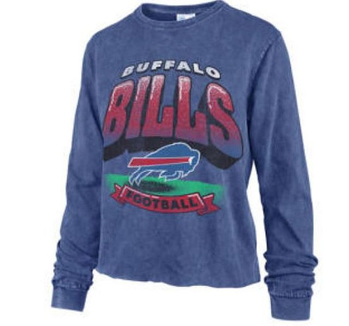 Buffalo Bills Ladies Vintage Cadet Blue L/S Crop

 This cropped long sleeve t-shirt features a vintage screen-printed front with a mineral washed fabric. 
Cropped hemline
Plain Back
100% cotton
Machine wash cold
Official License Product!

Ladies Sizing
Plain Back
Color: Vintage Blue
Official License Product!
