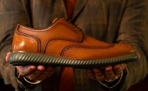 MARTIN DINGMAN COUNTRYAIRE CALF LEATHER WINGTIP - PECAN