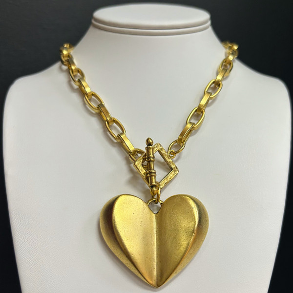 CHUNKY GOLD HEART NECKLACE