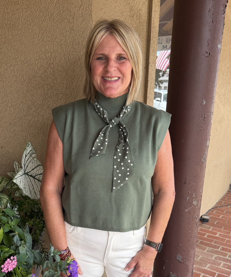 ENTRO SLEEVELESS SWEATER WITH SASH