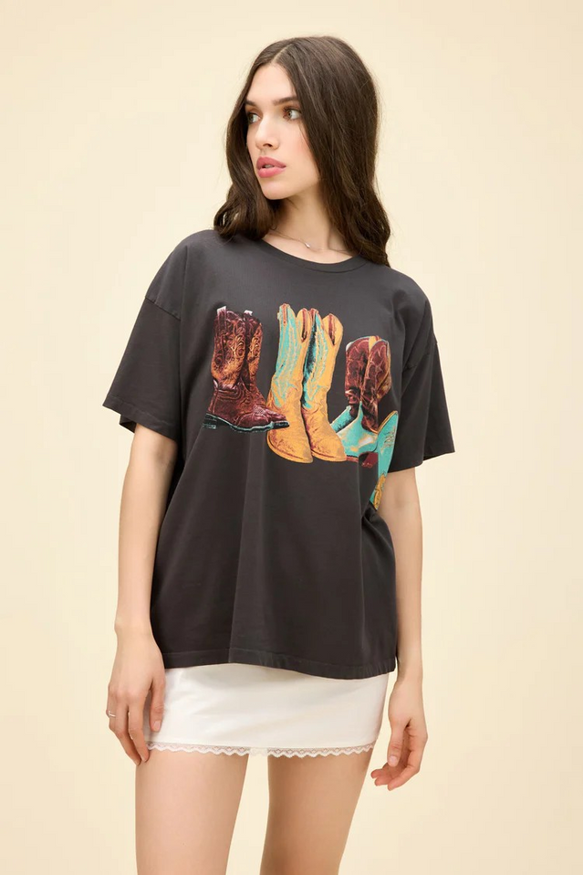 DAYDREAMER BOOTS MERCH TEE