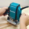 Makita 9.5mm (3/8”) Plunge Router. 1.000W