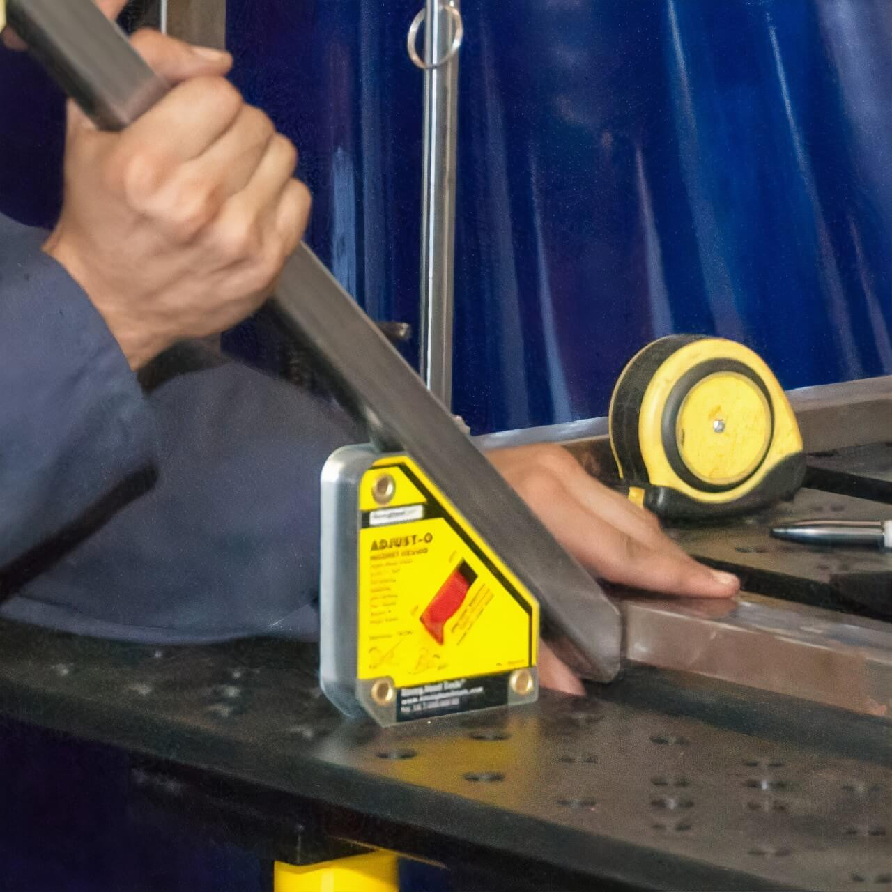 Stronghand Adjust-O Magnet Square Small (40KG Pull Force)