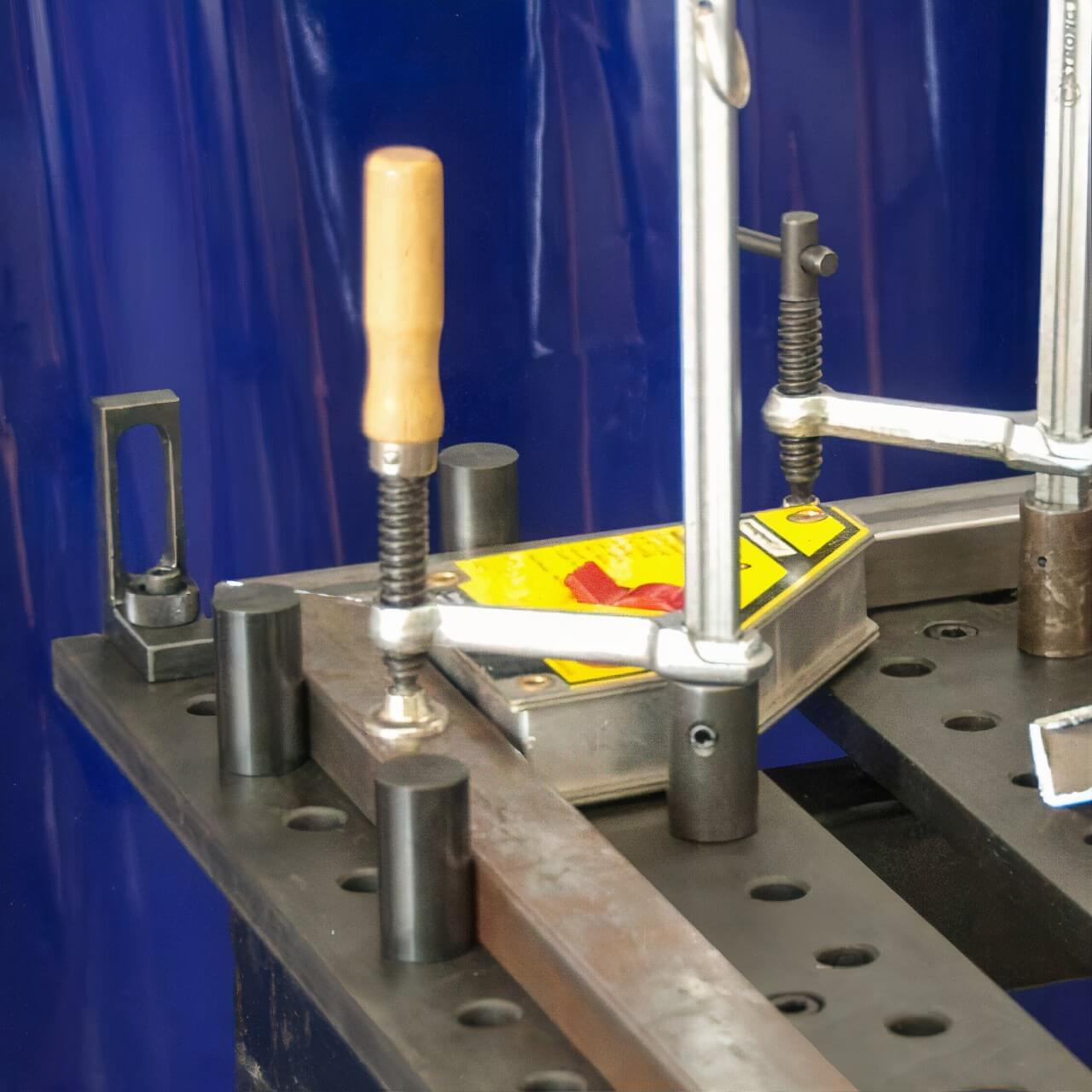 Stronghand Adjust-O Magnet Square Small (40KG Pull Force)