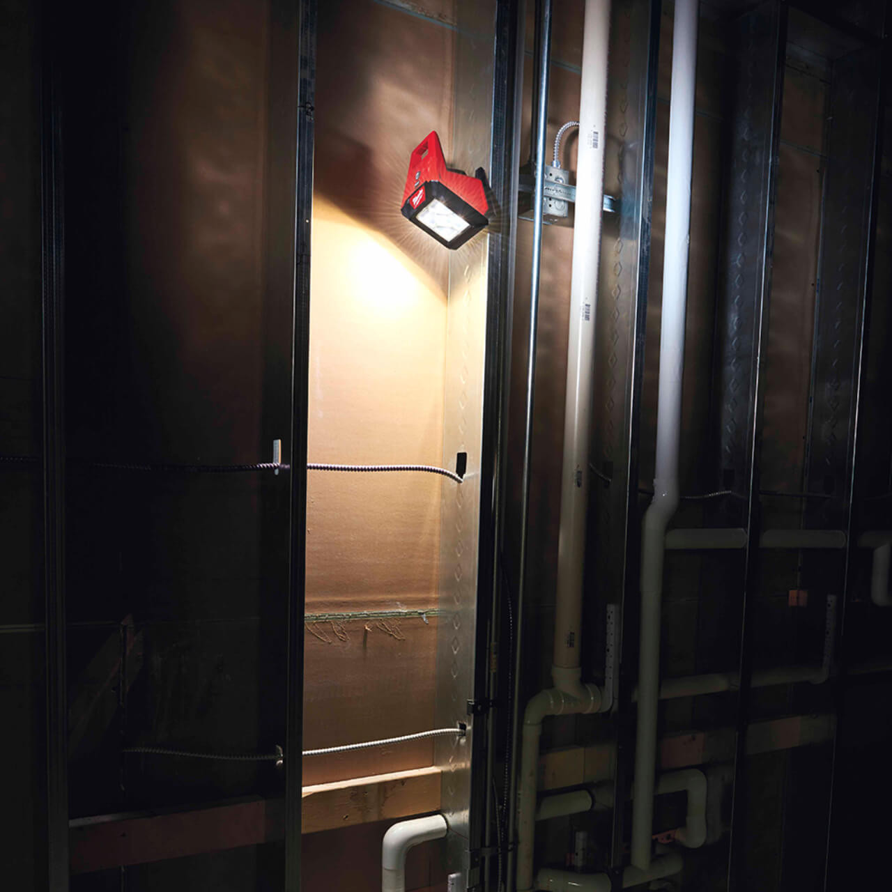 Milwaukee M12 LED High Performance Area Light
