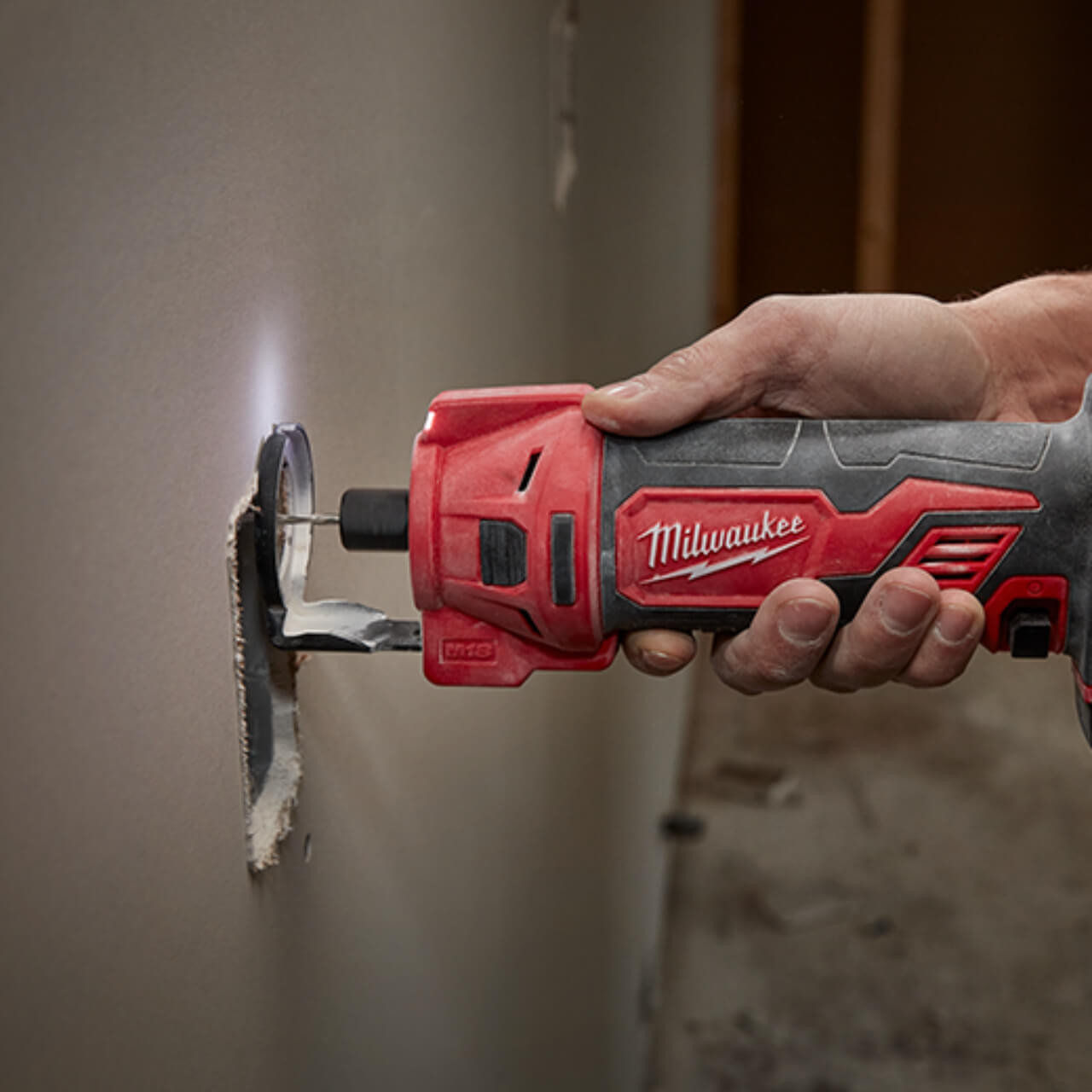 Milwaukee M18 Cordless Cut Out Tool Skin Only