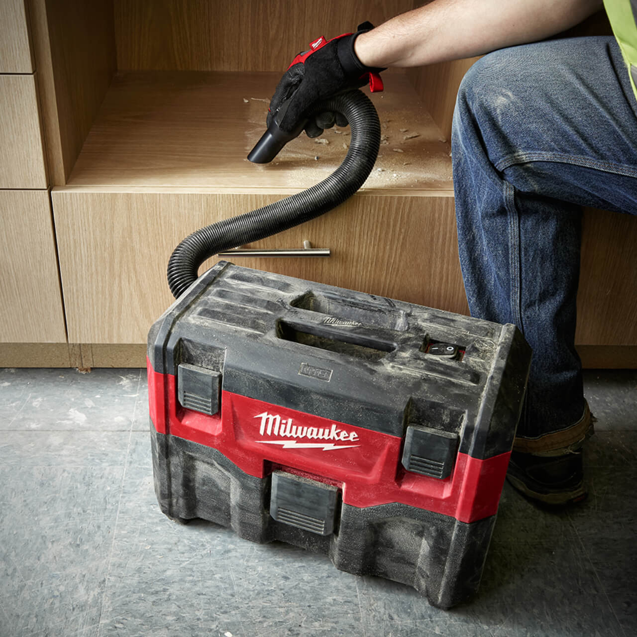 Milwaukee M18 Cordless 7.5 Litre Wet/Dry Vacuum Skin Only