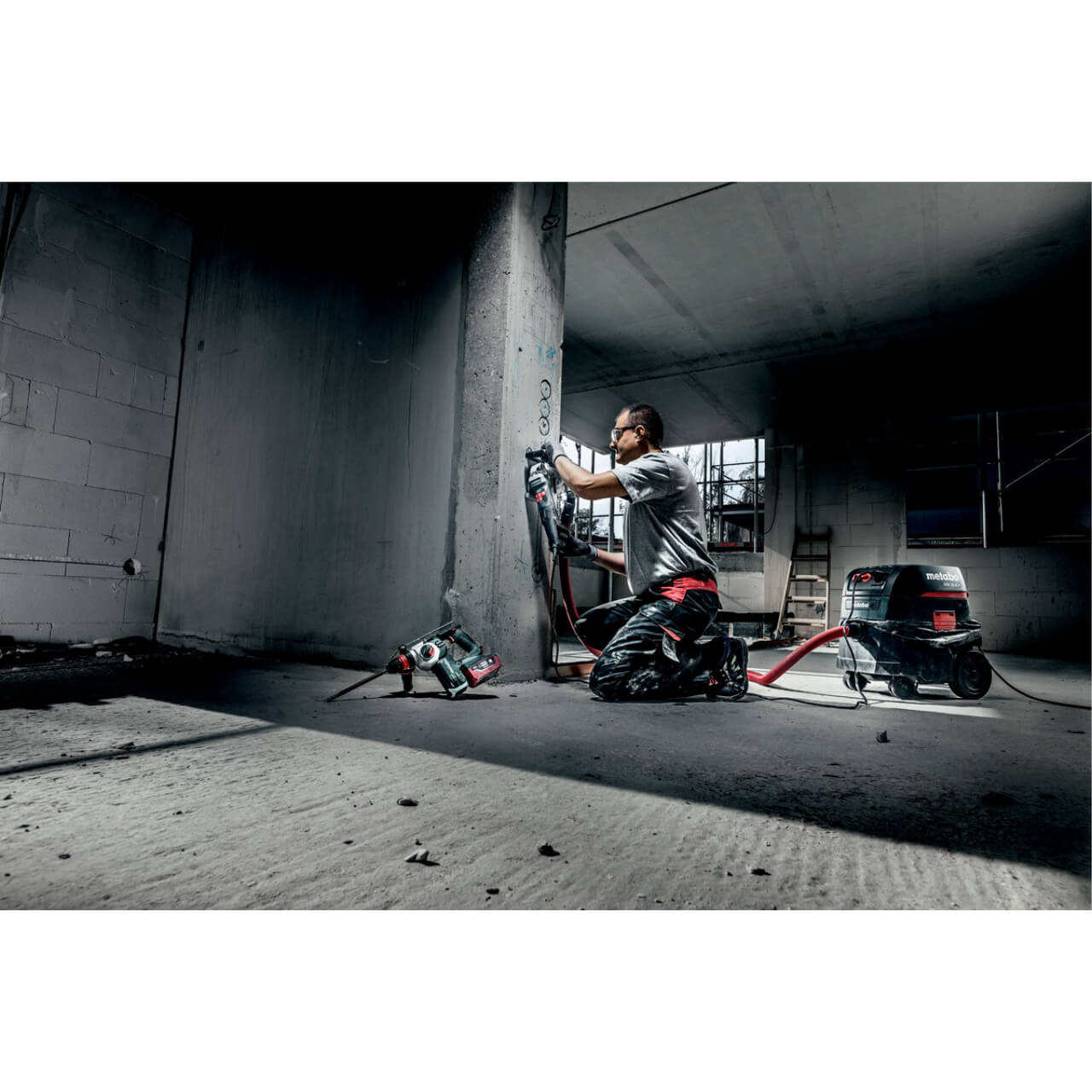 Metabo MFE 40 Wall Chaser 125mm 1900W Safety Clutch Soft Start Bonus 2 x 125mm Diam Blades