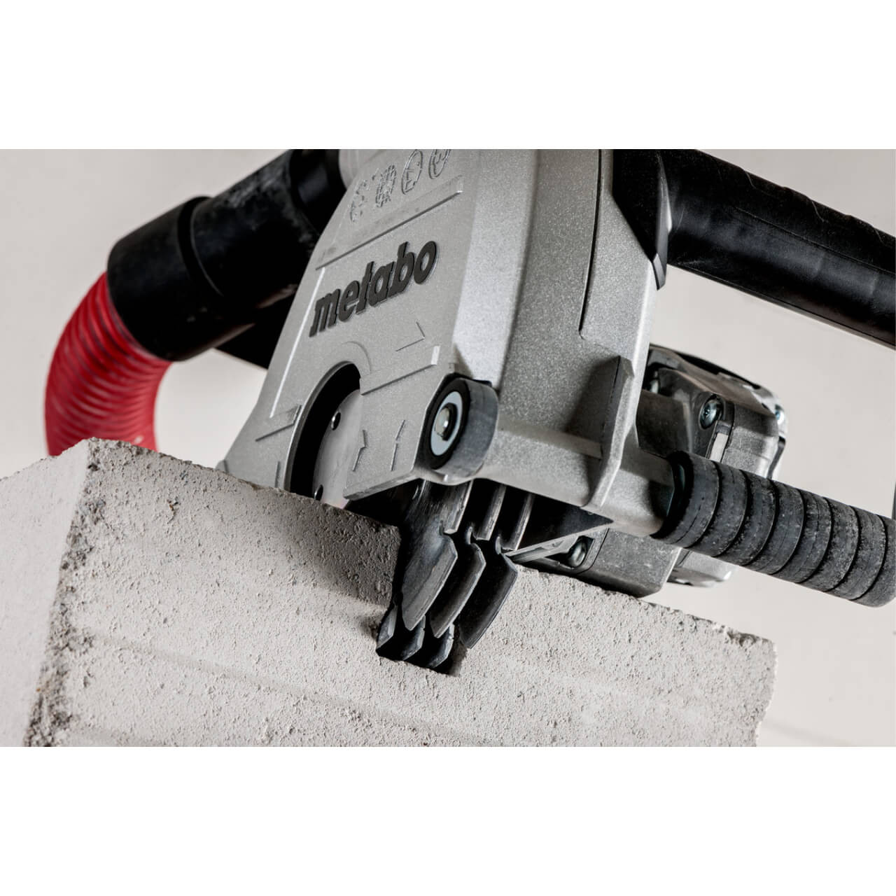 Metabo MFE 40 Wall Chaser 125mm 1900W Safety Clutch Soft Start Bonus 2 x 125mm Diam Blades