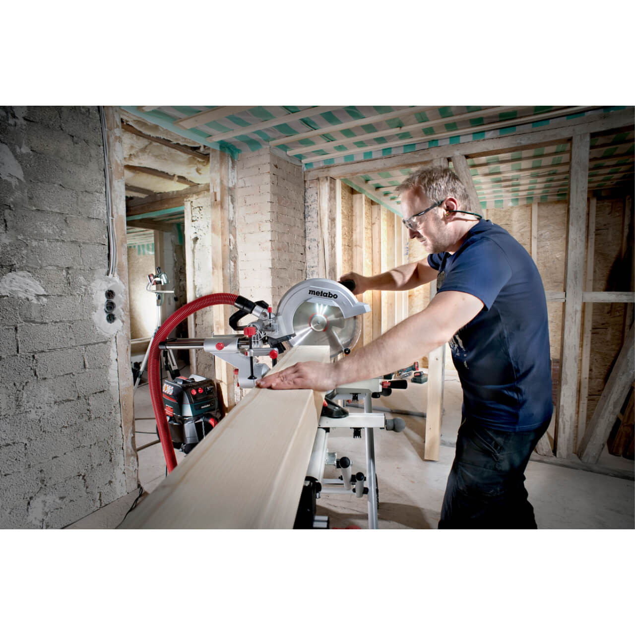 Metabo KGS 305 M Sliding Compound Mitre Saw 2000W 305mm x 30mm Blade