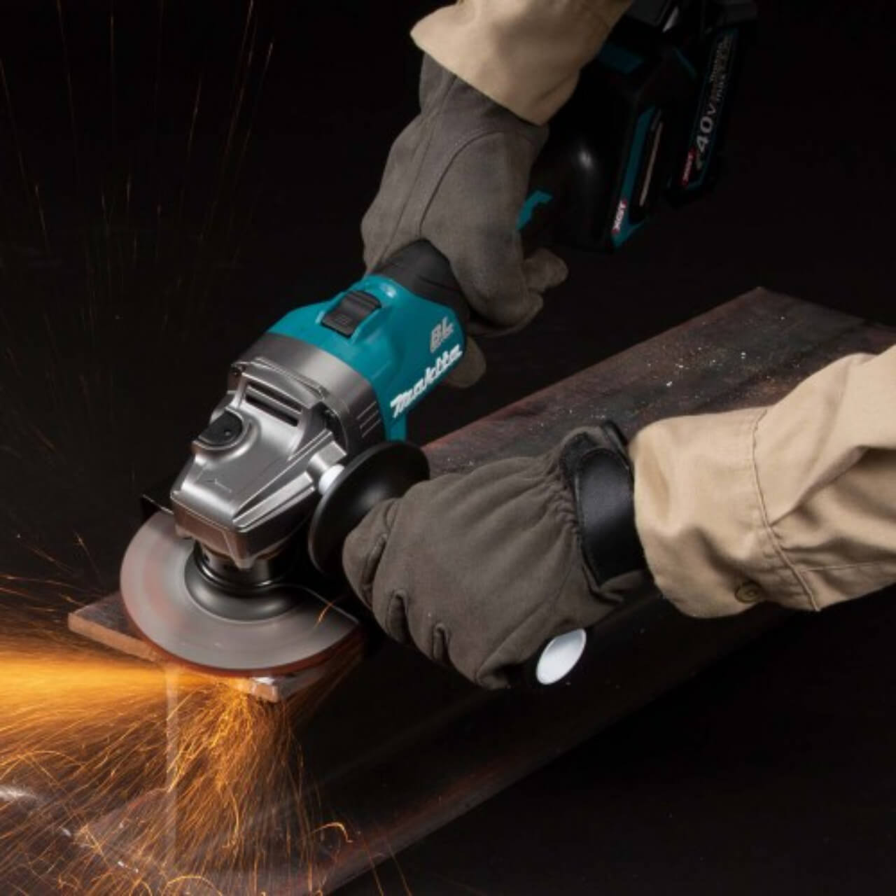 Makita 40V Max BRUSHLESS 125mm (5”) Angle Grinder. Slide Switch - Tool Only