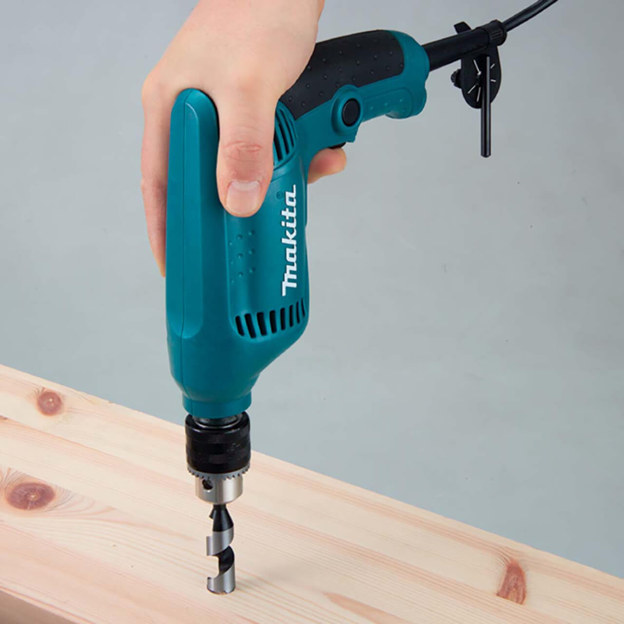 Makita 10mm (3/8”) Single Speed Drill. 450W