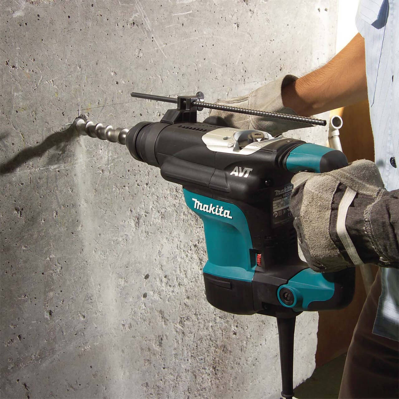 Makita 32mm SDS Plus Rotary Hammer. 850W. AVT Makita 32mm SDS Plus Rotary Hammer. 850W. AVT