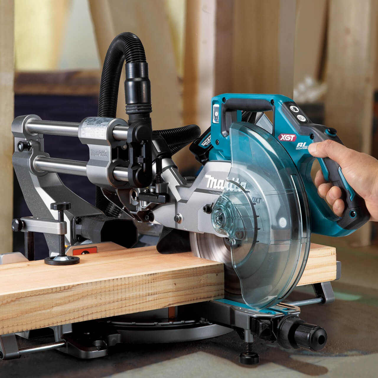 Makita 40V Max BRUSHLESS AWS* 216mm (8-1/2”) Slide Compound Mitre Saw - Includes 2 x 4.0Ah Batteries & Single Port Rapid Charger