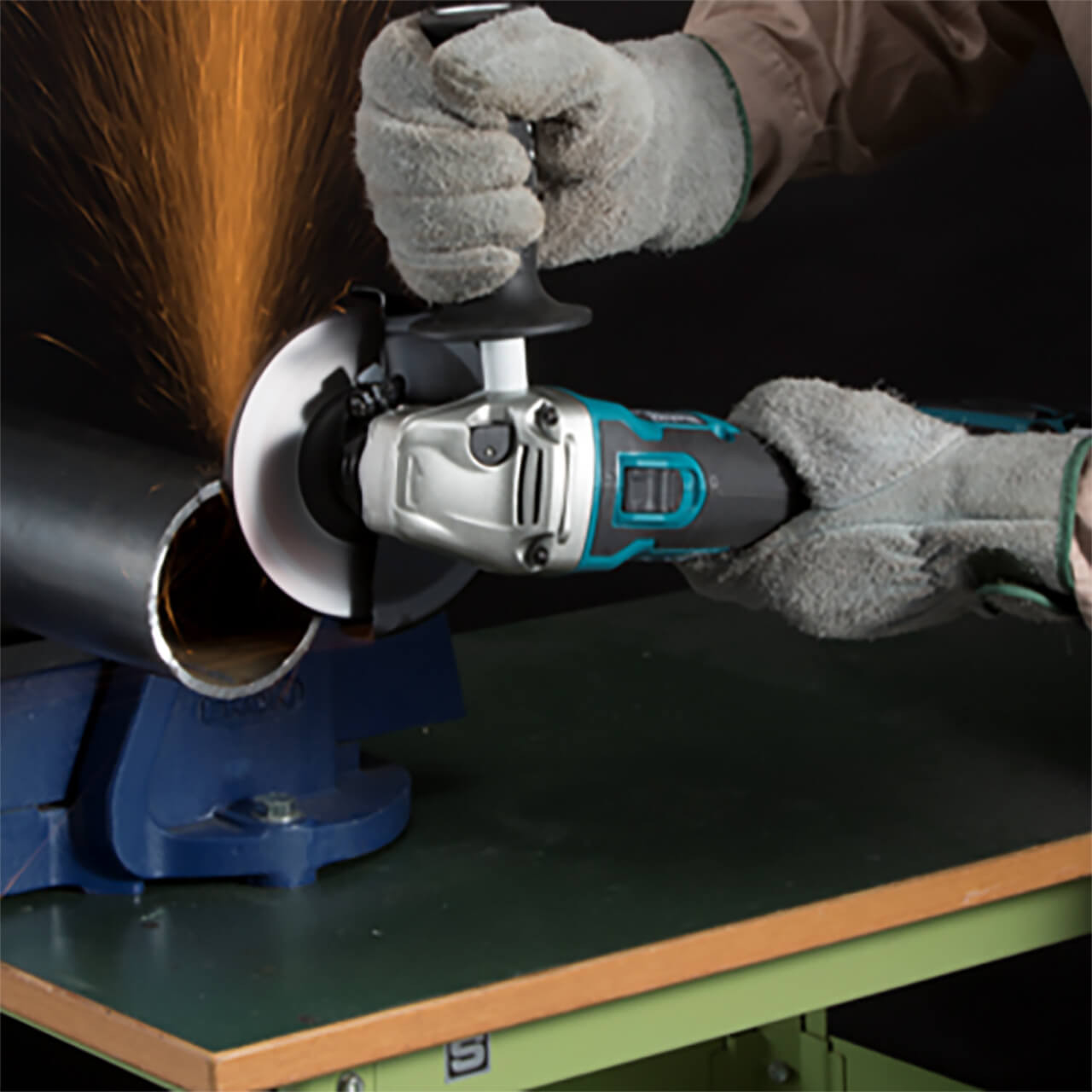 Makita 18V BRUSHLESS 125mm Angle Grinder. Slide Switch. Variable Speed. Kick Back Detection - Tool Only