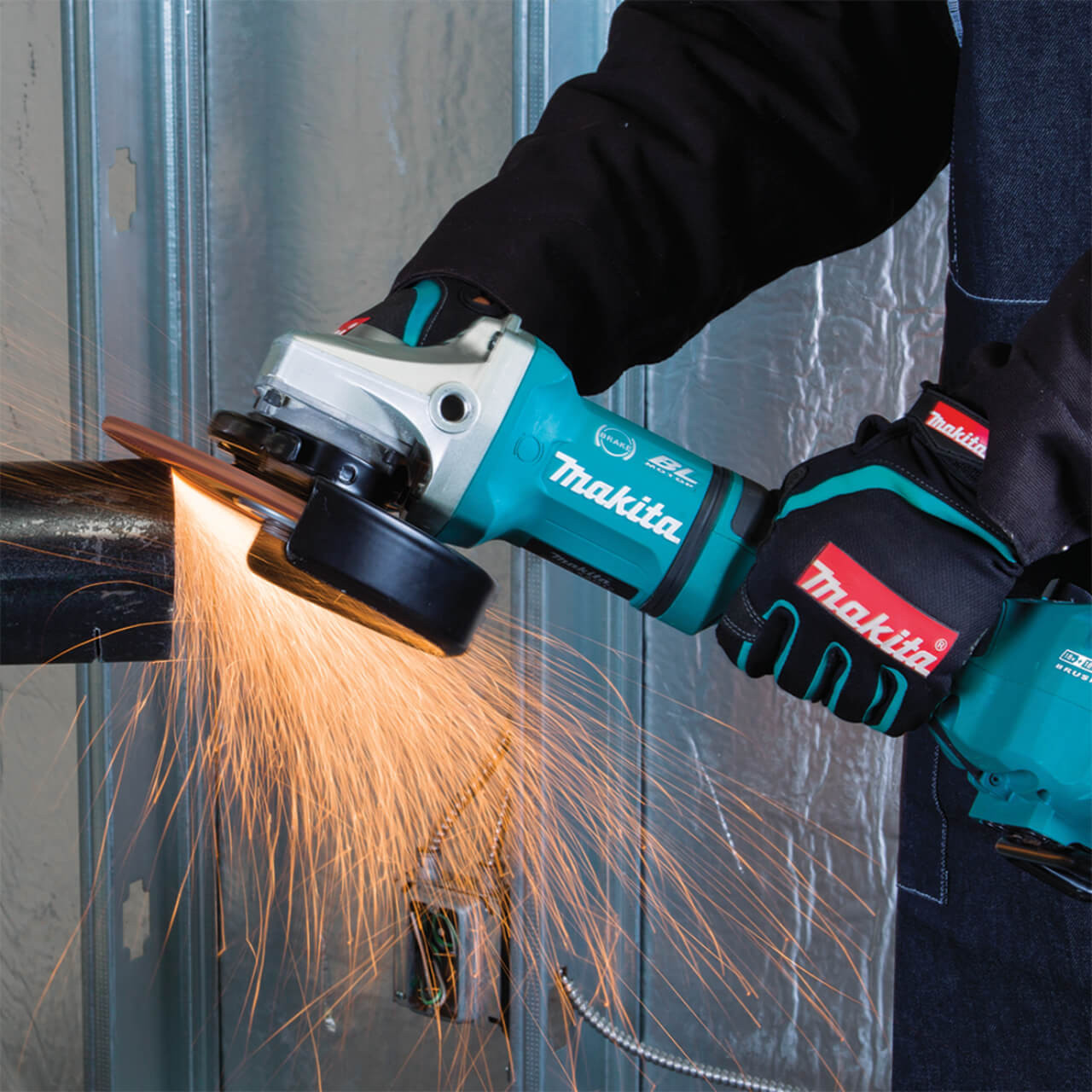 Makita 18Vx2 BRUSHLESS AWS 180mm (7”) Angle Grinder. Paddle Switch. Kick Back Detection. Electric Brake. Anti-Vib Handle & Carry Case - Tool Only