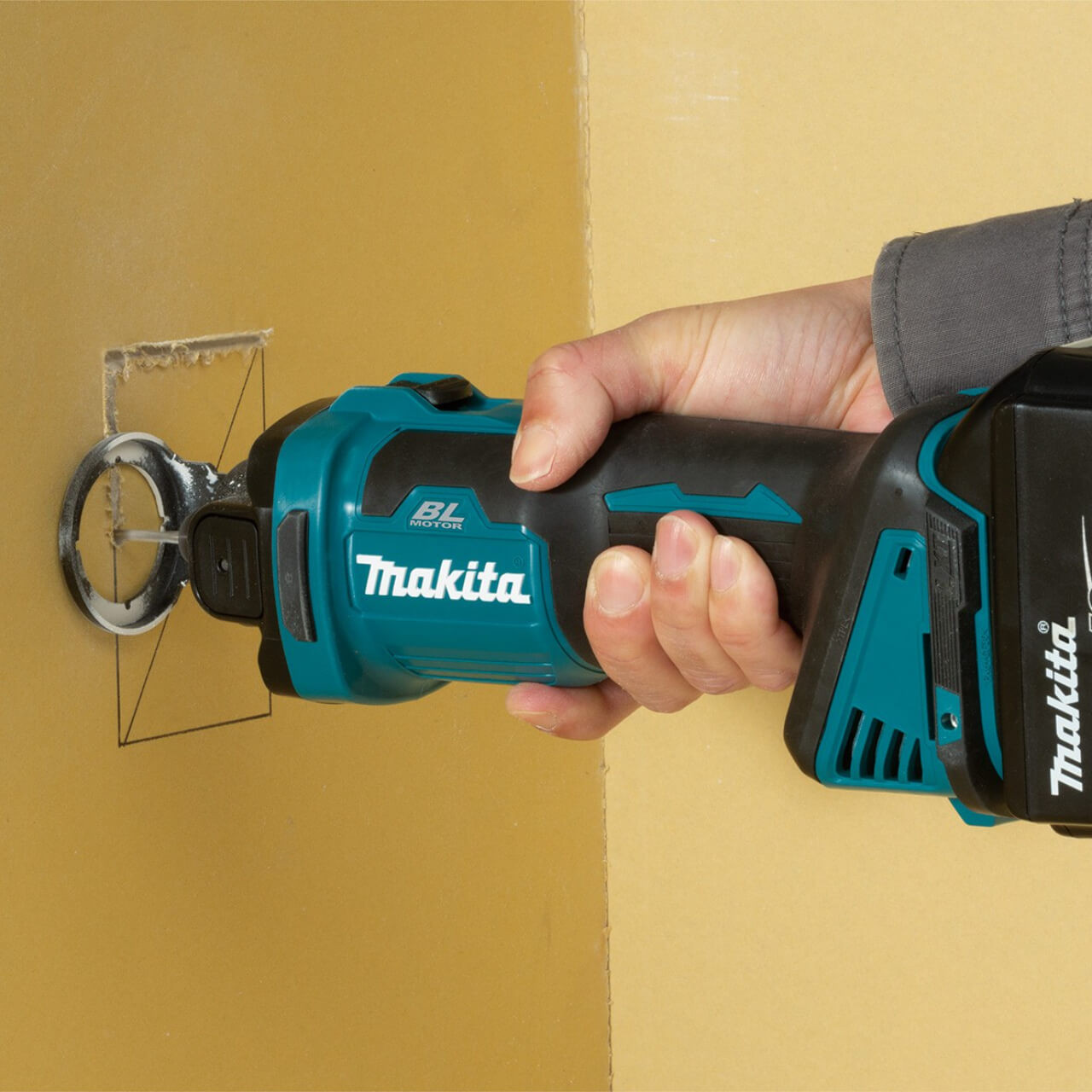 Makita 18V BRUSHLESS Cut Out Tool - Tool Only