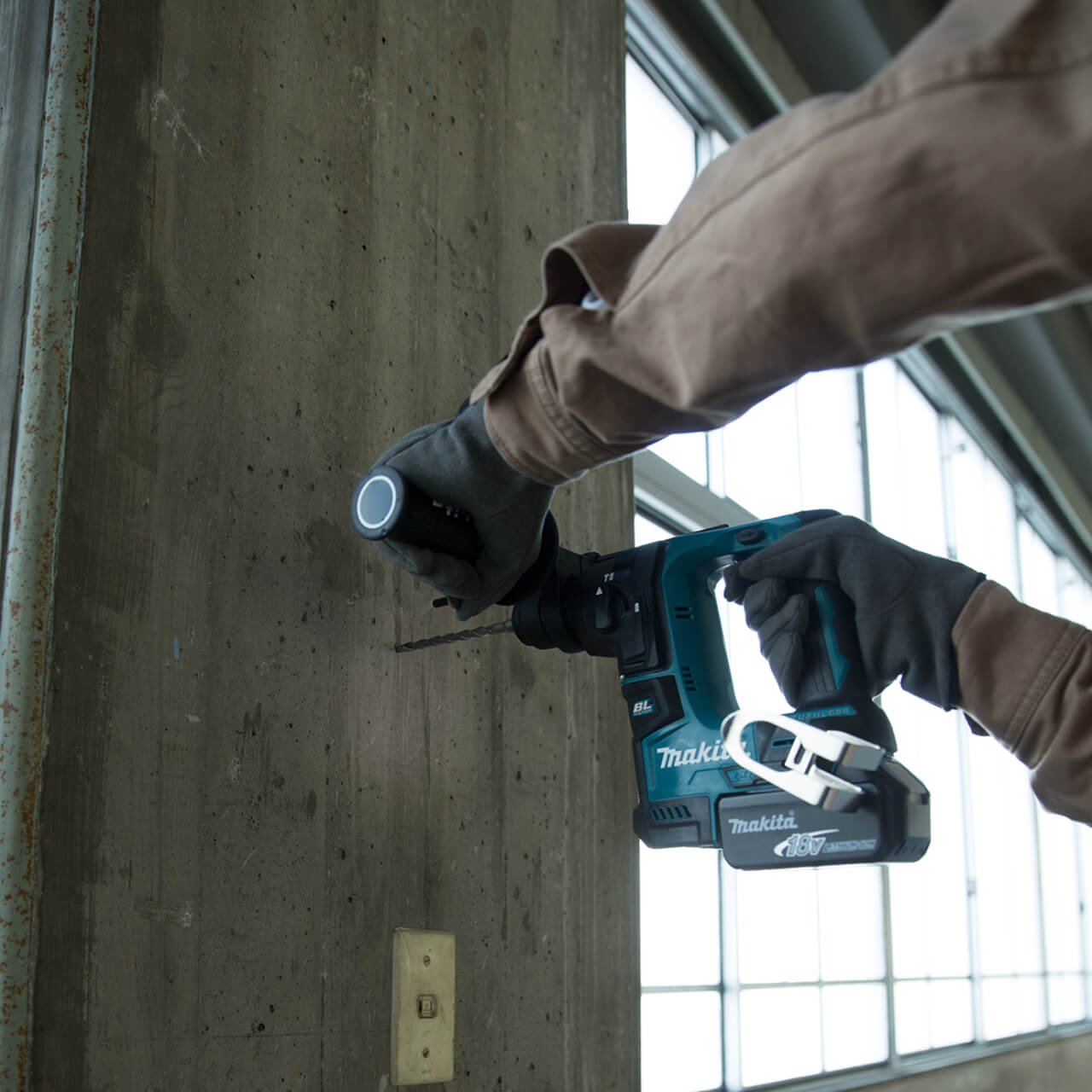 Makita 18V COMPACT BRUSHLESS 18mm Rotary Hammer - Tool Only
