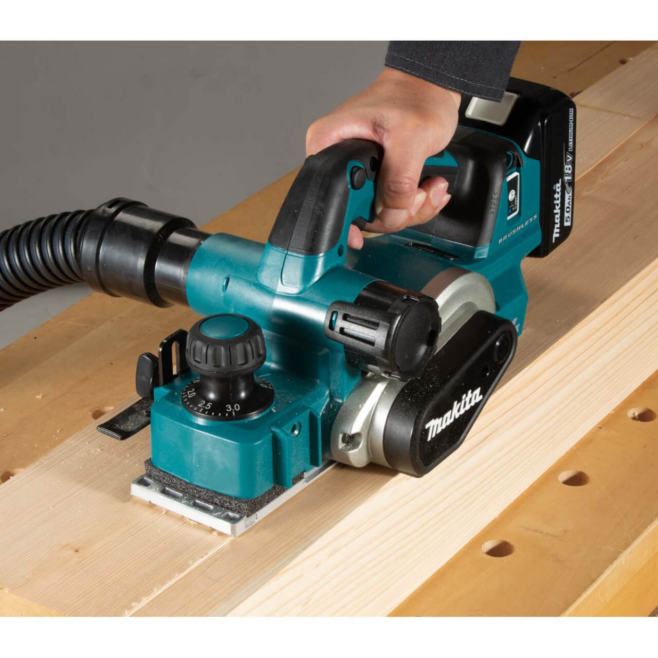 Makita 18V BRUSHLESS AWS* 82mm Planer - Tool Only