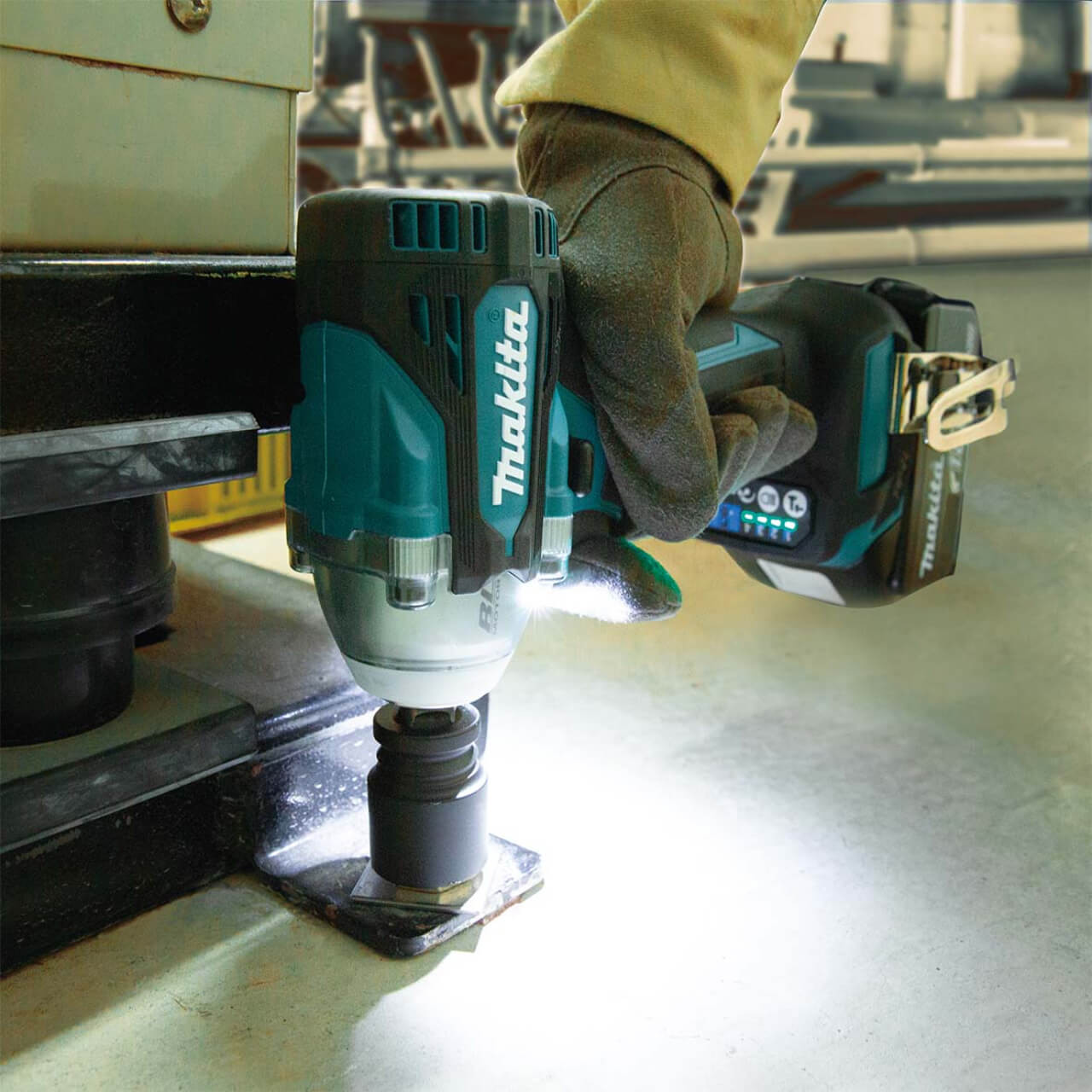 Makita 18V BRUSHLESS 1/2” Detent Pin Impact Wrench Kit - Includes 2 x 5.0Ah Batteries. Rapid Charger & Carry Case