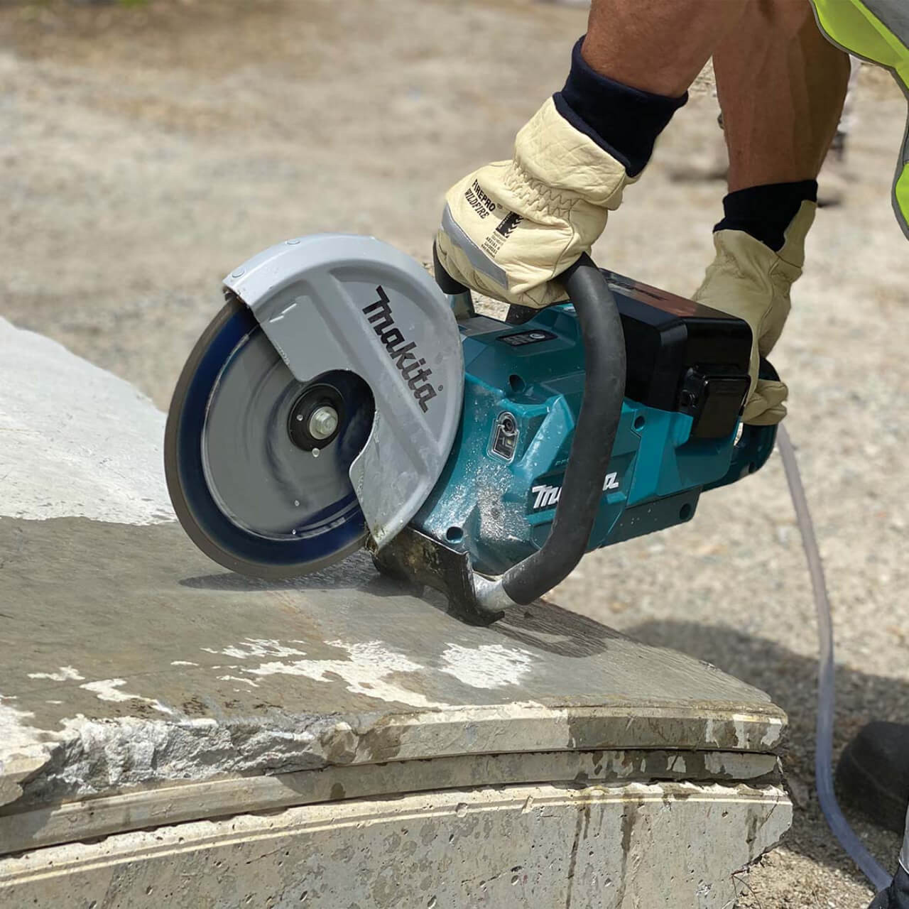Makita 18Vx2 BRUSHLESS 230mm (9”) Power Cutter Kit - Includes 2 x 6.0Ah Batteries. Dual Port Rapid Charger * Blade not included