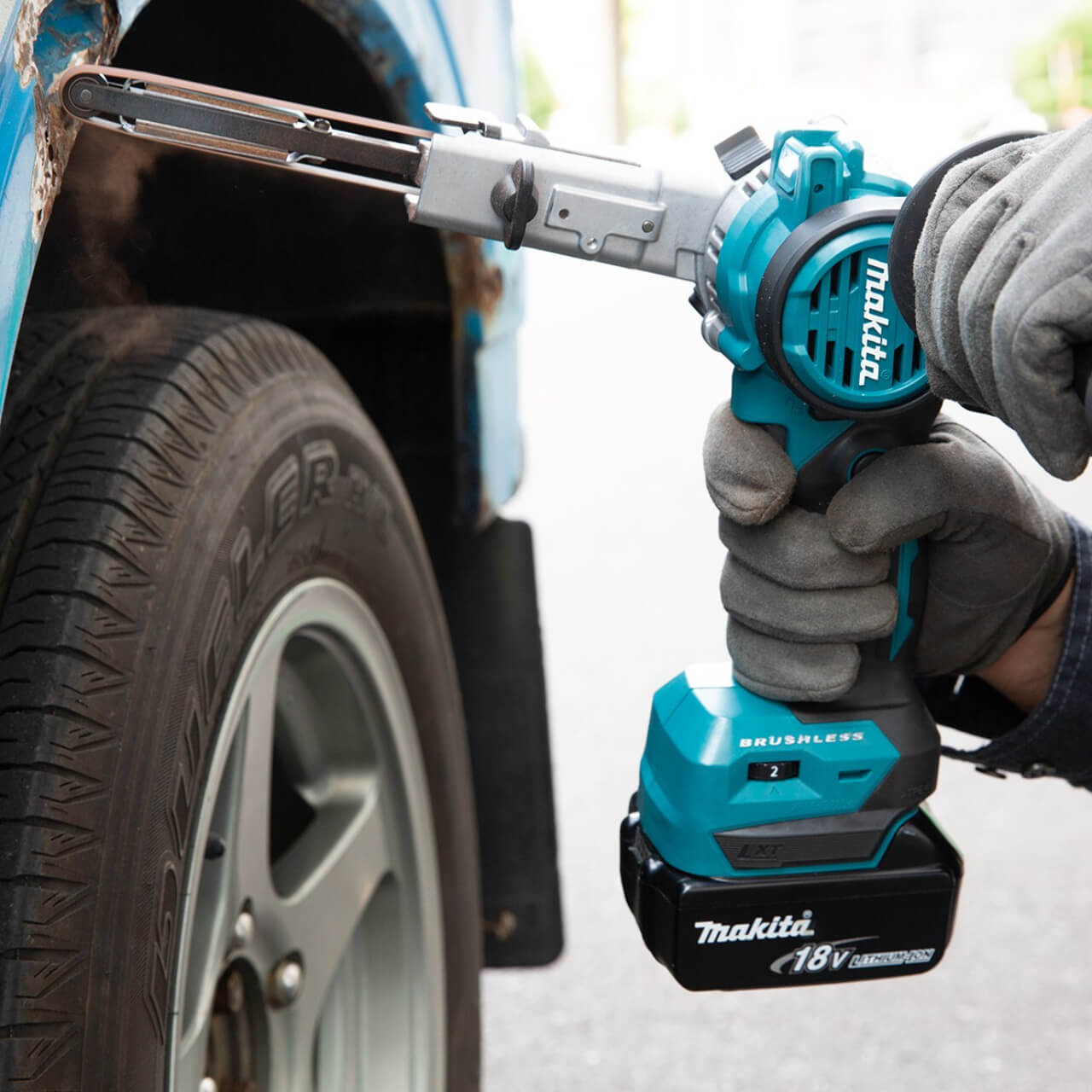 Makita 18V BRUSHLESS 9mm Power File Kit - Includes: 1x 5.0Ah Battery. Rapid Charger & Tote Bag