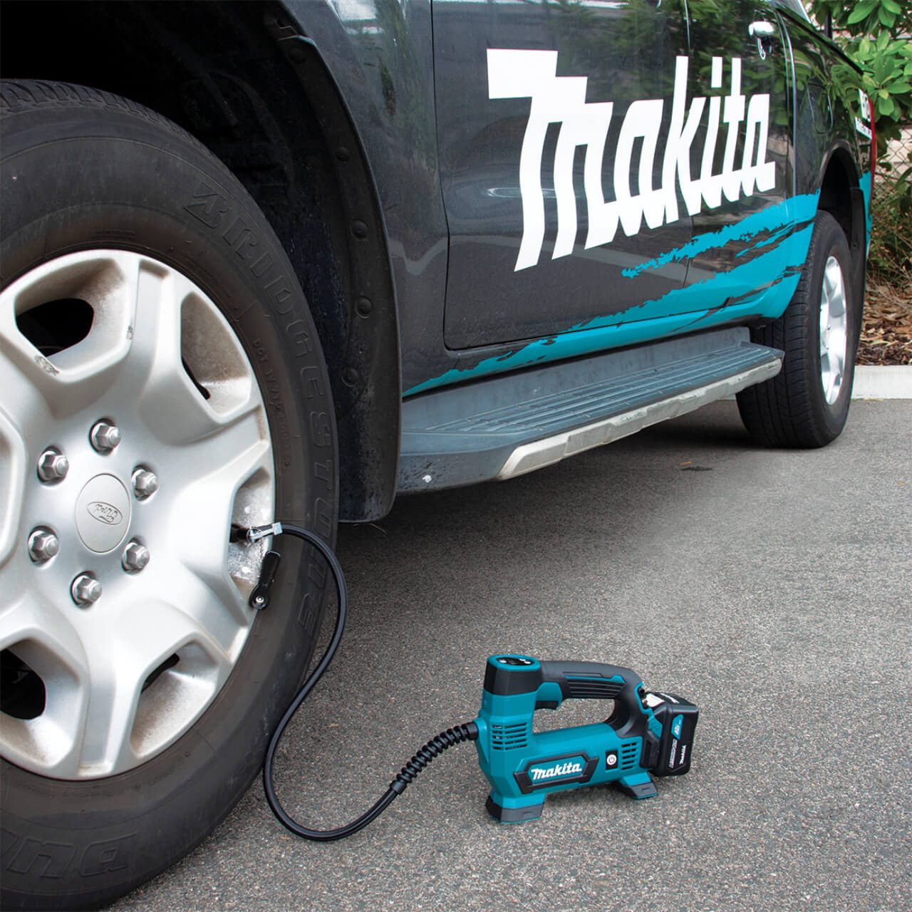 Makita 12V Max Inflator - Tool Only