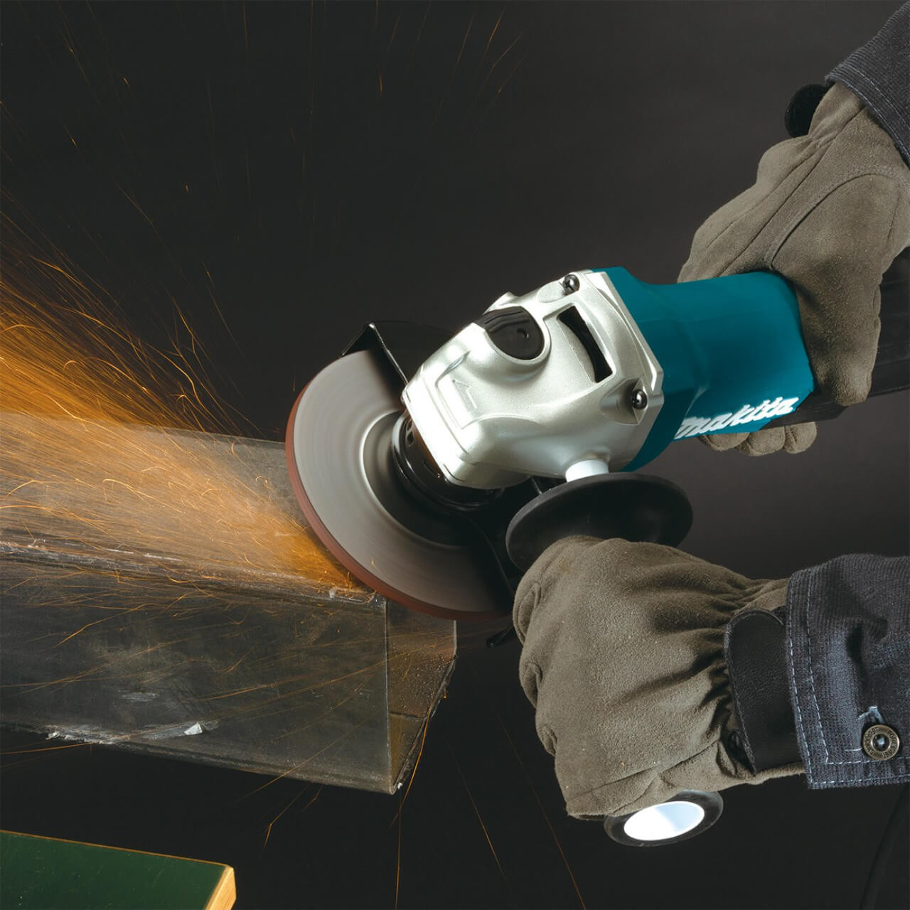 Makita 125mm (5”) Angle Grinder. 1300W. Anti-restart. soft start