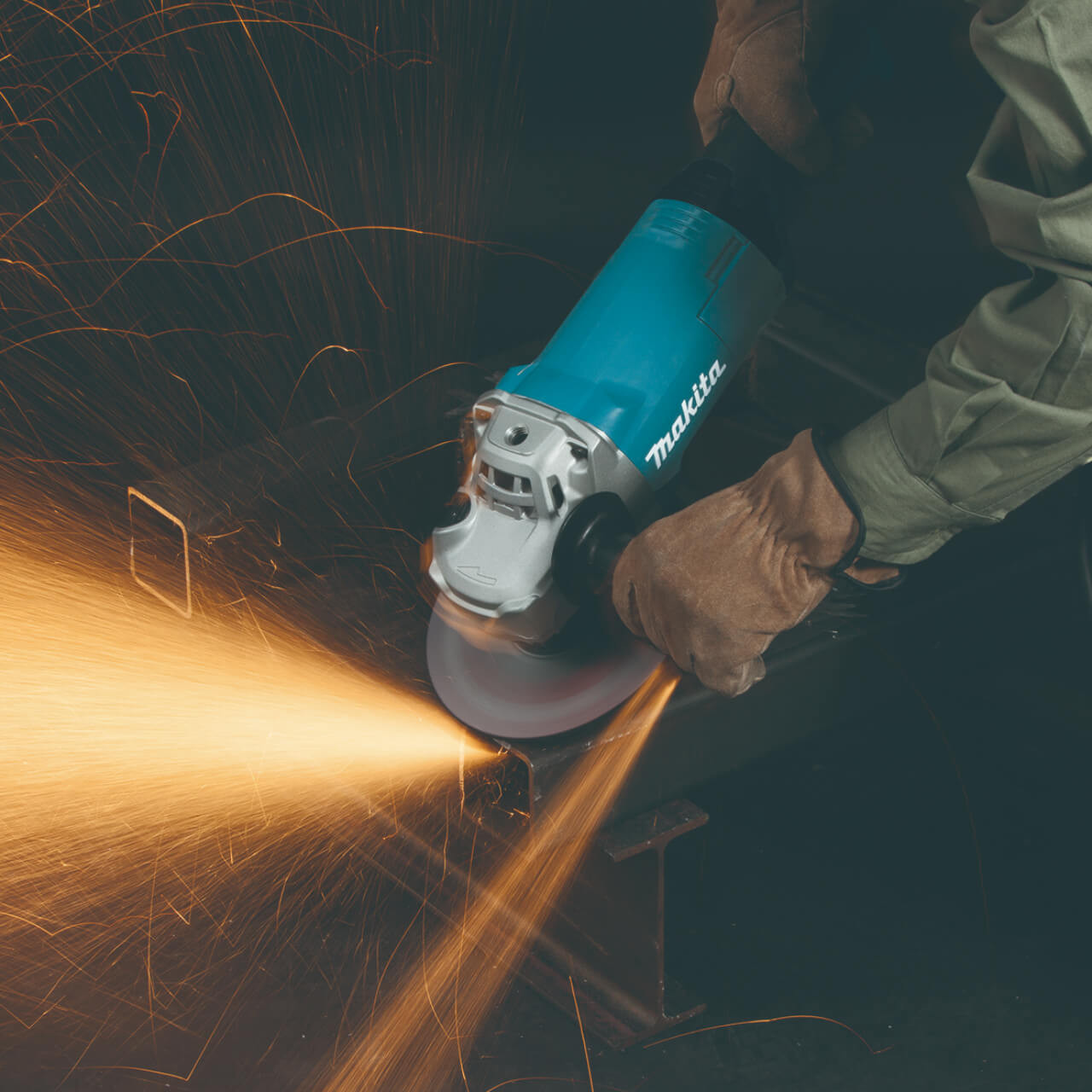Makita 180mm (7”) Angle Grinder. 2200W. soft start. anti-restart. SJSII