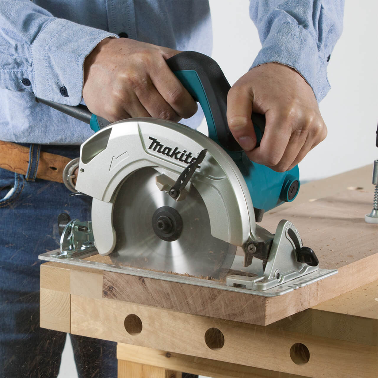 Makita 165mm (6-1/2”) Circular Saw. 1.050W