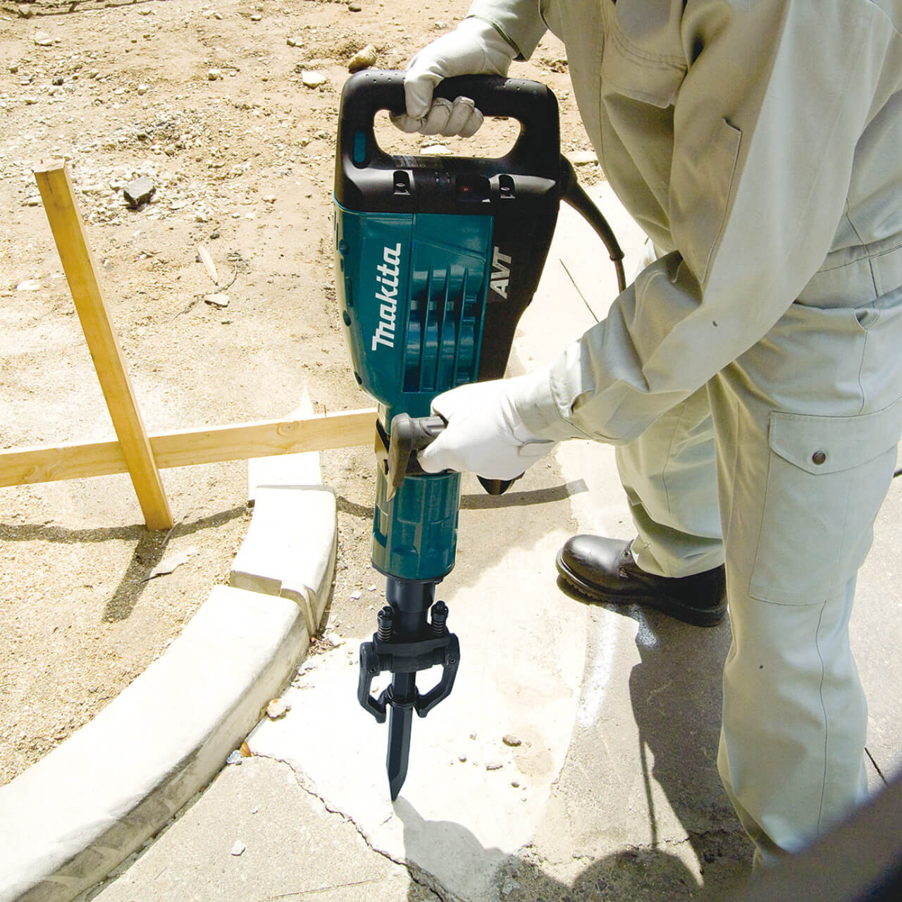 Makita 1510W 17kg Demolition Jack Hammer